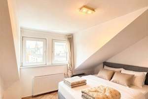 Charmante 2 Zimmer Dachgeschosswohnung im Herzen von Köln – Die vollständige Adresse der Immobilie erhältst du vom Anbieter., 51063 Mülheim (Ortsteil), Köln – Vorschaubild 2