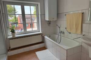 Großes Stadthaus mit charmantem Garten im Herzen von Husum – ab 15.5. zu vermieten – Osterende 82, 25813 Husum – Vorschaubild 3