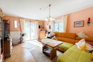 Zentrales Zweifamilienhaus mit großem Garten und drei Garagen in Nähe des Chiemsees – Rosenheim (Kreis) – Vorschaubild 5