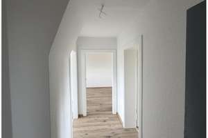 Frisch renoviert: Helle 2-Zimmer-Dachgeschosswohnung in gepflegtem Mehrfamilienhaus in Thiede – Pappeldamm 97, 38239 Thiede, Salzgitter – Vorschaubild 6