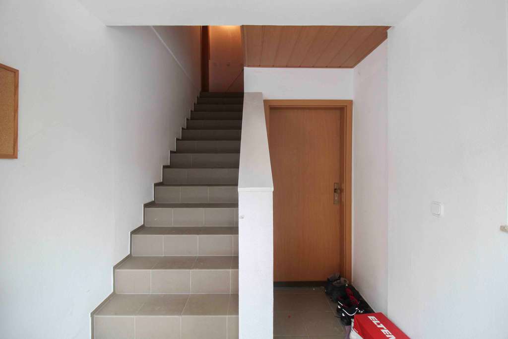 Immobilie in Staßfurt - Voll vermietetes 4-Parteienhaus mit Balkonen, Terrassen und Stellplätzen - Bild 2