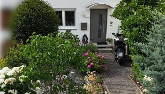 Bild von Gepflegtes Reihenhaus mit Garten, Keller, Garage, Klima & Glasfaseranschluss