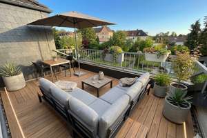 ++ Grüne Idylle vor der Tür, die Stadt im Rücken: 5-Zimmer-Wohnung mit Dachterrasse und Garten ++