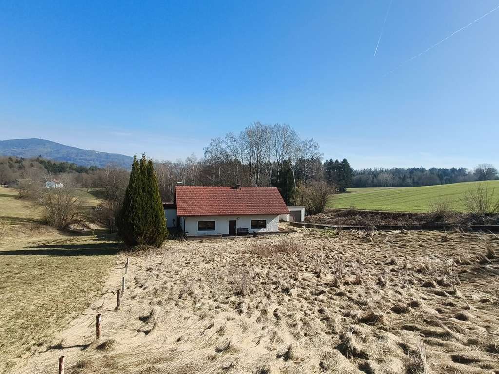 Immobilie in Metten - Umbau-Projekt in herrlicher Ortsrandlage bei Deggendorf/Berg mit ca. 1.270 m2 Grundstück - Bild 1