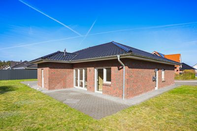 Bungalow-Doppelhaushälfte mit Fußbodenheizung und Garten