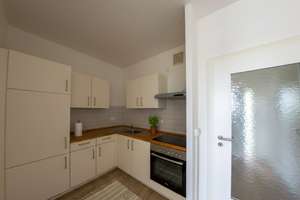 Gemütliche 3-Raum-Wohnung mit EBK & Süd-West Balkon in ruhiger, grüner Lage! – Am Bernsdorfer Hang 17, 9126 Bernsdorf, Chemnitz – Vorschaubild 3