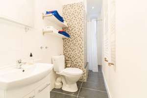 Altbau zum Verlieben: Helle 2 Zimmer mit Balkon am Mauerpark – 10437 Prenzlauer Berg, Berlin – Vorschaubild 11