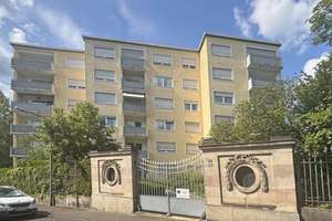 Großzügige 4 -Zimmerwohnung mit Balkon und Loggia auf ruhigem Parkgrundstück in hervorragender Lage!