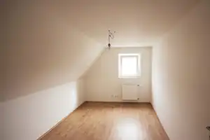 Renovierte kl. Doppelhaushälfte mit großem, gepflegtem Garten, Garage und Gartenhaus! – Kirschenweg 0, 86169 Augsburg – Vorschaubild 9