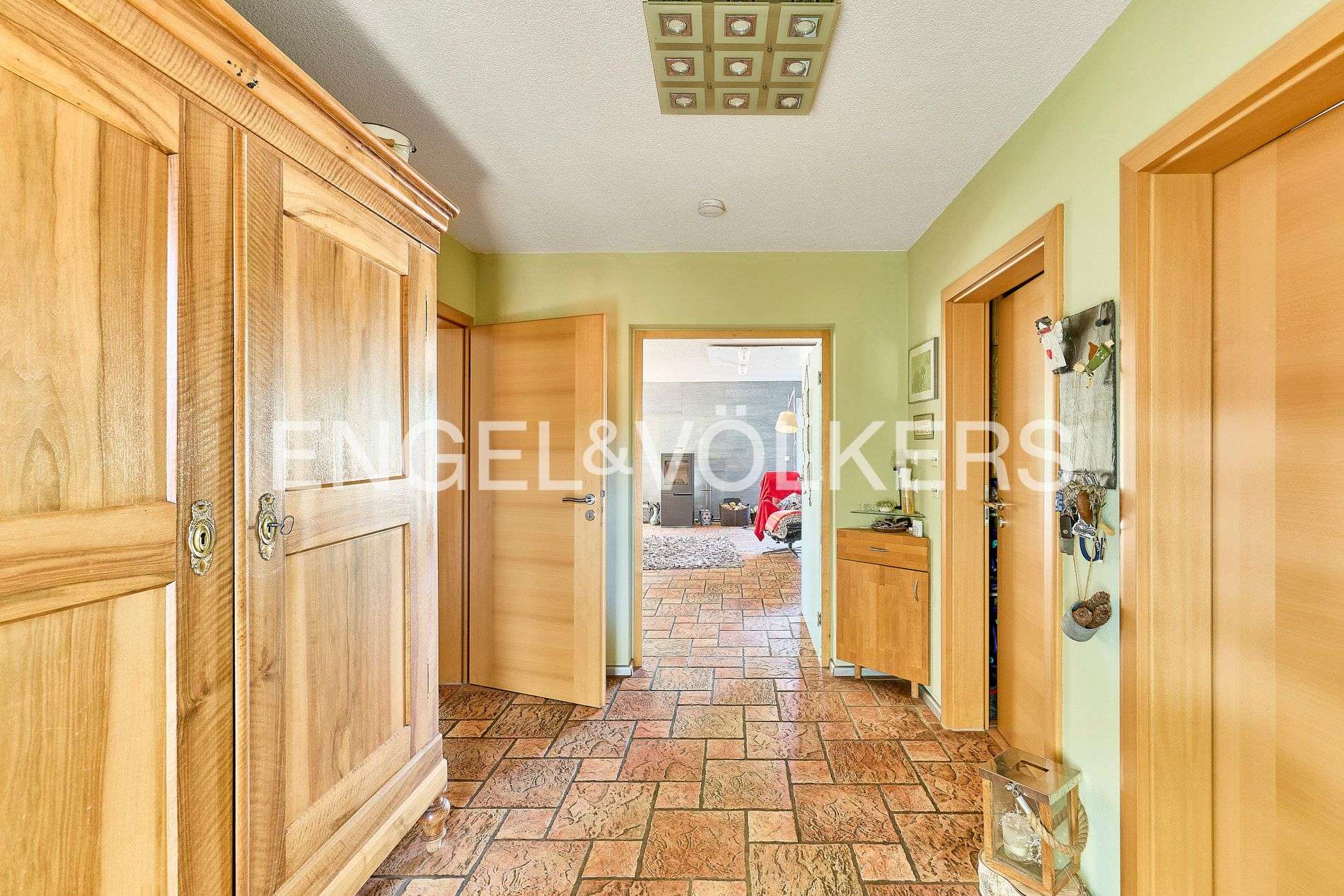 Immobilie in Römerberg - Stilvolles Wohnen in grüner Umgebung: 
Naturschwimmteich und nachhaltige Technik! - Bild 6