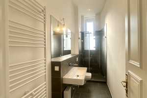 SCHMUCKSTÜCK- Sonnige, Neusanierte 3 Zi.-Traumaltbauwohnung mit Aufzug, Parkett und Balkon! – Trautenaustrasse 8, 10717 Berlin – Vorschaubild 10