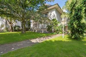 Großzügige Fabrikantenvilla mit Schwimmbad