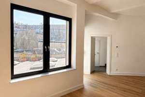 Kernsanierte Loftwohnung mit hoher Decke und Terrasse in ruhigem Innenhof mit Stellplatz – 40223 Bilk, Düsseldorf – Vorschaubild 2