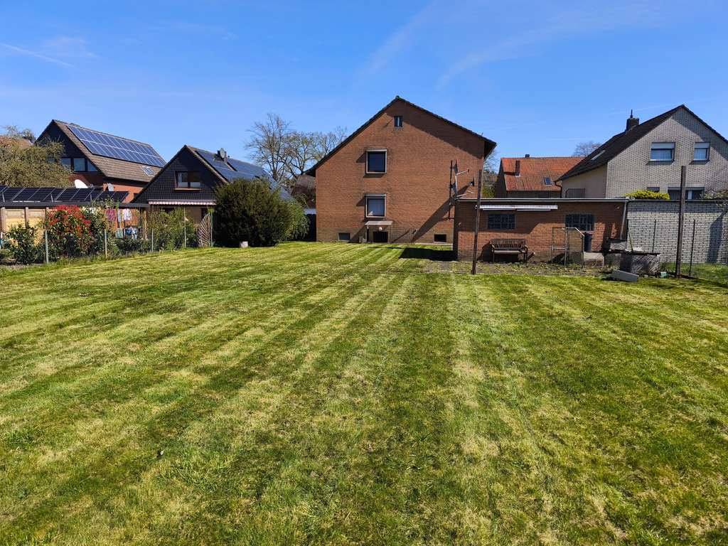 Immobilie in Sehnde - von Privat: 2 Fam.-Haus in Sehnde-Bolzum mit 1.010 m²-Grundstück - Bild 2