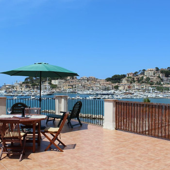 Einmalige Gelegenheit! Ganzes Gebäude mit Panoramablick aufs Meer. Direkt an der Promenade von Sólle