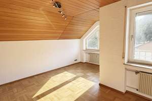 Erstbezug nach Renovierung: Großzügige 4-Zimmer-Wohnung mit Westbalkon & Dachboden – Die vollständige Adresse der Immobilie erhältst du vom Anbieter., 89079 Einsingen, Ulm – Vorschaubild 3