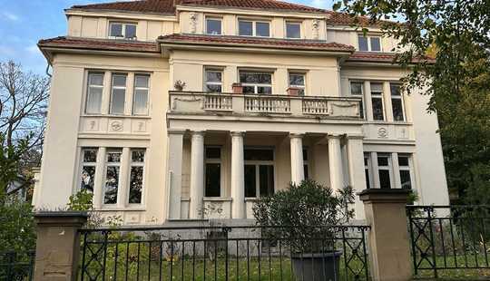 Bild von MHI - "Altbauperle" in Wiesbadener Spitzenlage! Repräsentative Altbauvilla mit 3 großen Wohnungen