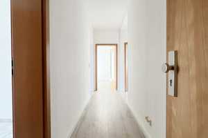 Einfache 2-Raum-Wohnung mit Tageslichtbad, Abstellraum und Balkon in Buckau zu vermieten! – Karl-Schmidt-Straße 1, 39104 Magdeburg – Vorschaubild 3