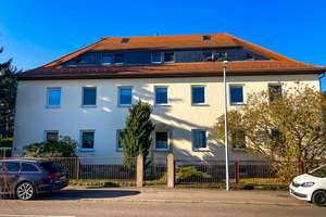 Modern sanierte 3-Zimmer-Wohnung mit Designboden, Garage in ruhiger Wohnlage