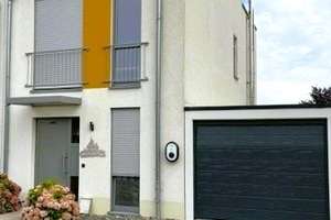 Modernes Familienhaus mit Dachstudio und drei Terrassen in Gehlsdorf