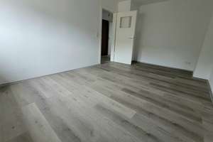 Charmante Dachgeschosswohnung mit 2 Zimmern in ruhiger Lage – Helmstraße 38, 45359 Frintrop, Essen – Vorschaubild 2