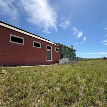 Freistehendes Landhaus mit Wohnhaus und Lagerhalle, 23.000 m².
