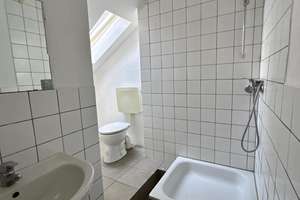 1-Zimmer-Dachgeschosswohnung mit separater Küche – ideal für Singles oder Studierende – Friedrich-Ebert-Str. 5, 41236 Rheydt, Mönchengladbach – Vorschaubild 3