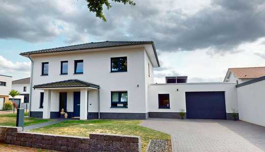 Bild von DESIGN TRIFFT GEBORGENHEIT: MODERNE STADTVILLA AM WALDRAND!