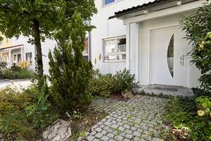 Großzügige Doppelhaushälfte in ruhiger, familienfreundlicher Lage von Unterhaching – Die vollständige Adresse der Immobilie erhältst du vom Anbieter., 82008 Unterhaching – Vorschaubild 3