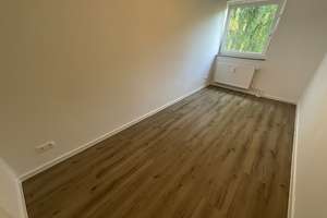 Frisch renovierte 3 Zimmer-Wohnung mit Balkon und modenisiertem Tageslichtbad mit Wanne – Eutiner Str. 20, 23554 Sankt Lorenz Nord, Lübeck – Vorschaubild 12