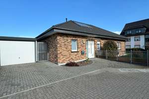 Modernes, barrierefreies Bungalow mit ausgebautem Dachboden
