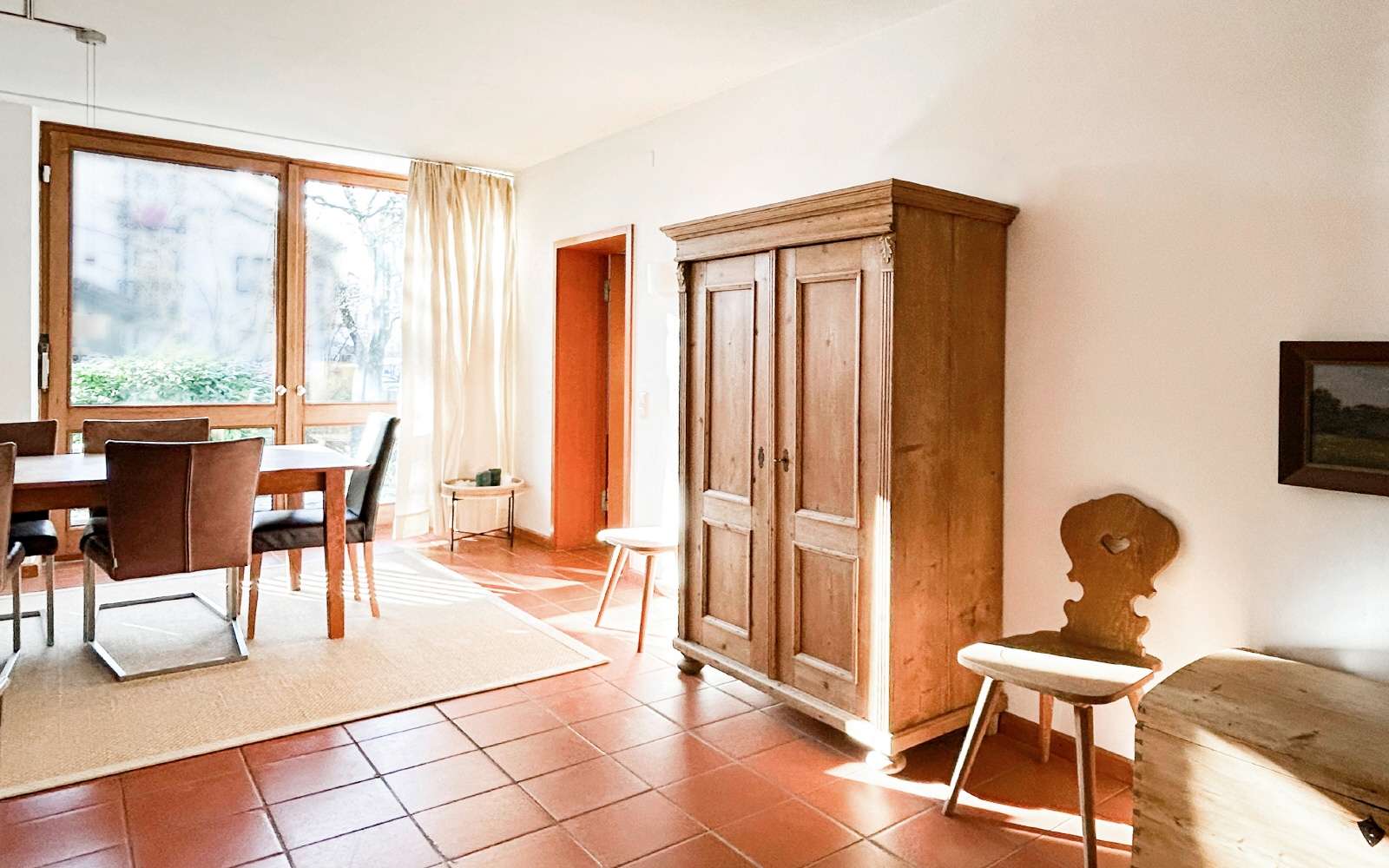 Immobilie in Bernried am Starnberger See - BERNRIED: ARCHITEKTENHAUS MIT ZWEI WOHNEINHEITEN UND IDYLLISCHEM GARTEN - Bild 1