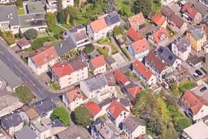 Frankfurt-Seckbach: 3-Familienhaus Whfl. 172 m² + ruhiges Hofhaus mit Flair - Möglichkeit zum Ausbau – Frankfurt am Main – Vorschaubild 1