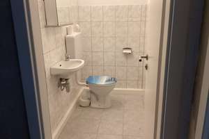 Für Handwerker/innen 3 Zimmerwohnung mit Balkon! – Luxemburger Straße 17, 97084 Heuchelhof, Würzburg – Vorschaubild 2