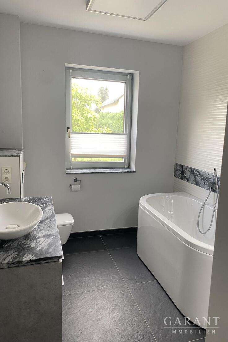 Immobilie in Naunhof - Großzügiges Zweifamilienhaus mit Wintergarten, Sauna, zwei Kaminen, Garage und schönem Grundstück - Bild 4