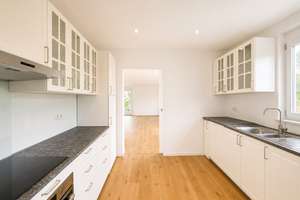 *** Belétage im Blumenviertel- Exklusive 4- Zimmer Wohnung mit privatem Liftzugang + Sonnenbalkon*** – Waldesruhe 13, 81377 Großhadern, München – Vorschaubild 5