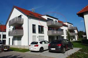 neuwertige Dachgeschosswohnung in ruhiger Lage