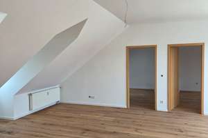 Sanierte Dachgeschoss-Wohnung zu vermieten | 3-Zimmer-Wohnung (85m²)