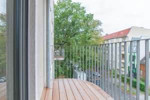 3 Zimmer Wohnung mit Erker und Balkon sowie mit Einbauküche – Schlossallee 9, 13156 Niederschönhausen, Berlin – Vorschaubild 2