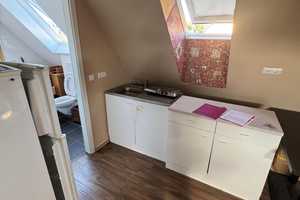 2-Zimmer Dachgeschoss Wohnung inkl. Küche (teilmöbliert) – Daimlerstraße 99, 70372 Stuttgart – Vorschaubild 5