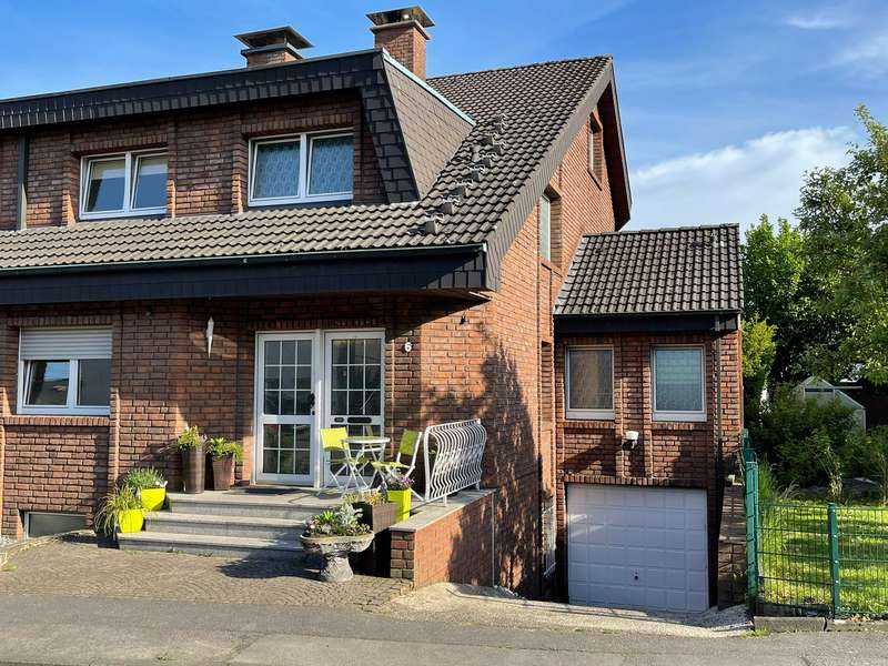 Gepflegte Doppelhaushälfte mit viel Platz für die ganze Familie