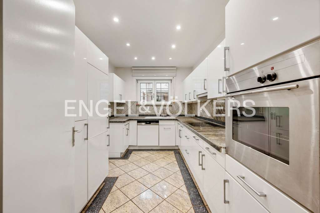 Immobilie in Hockenheim - Solides 3-Familienhaus mit 300 m² Wohnfläche und zwei leerstehenden Einheiten! - Bild 4