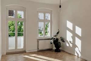 Stilvoll sanierte Altbauwohnung mit Süd-Ausrichtung und Balkon im beliebten Winsviertel