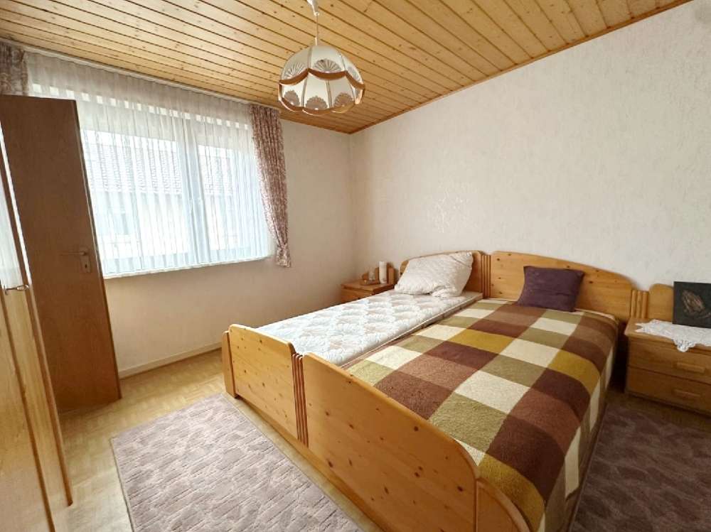 Immobilie in Oberhausen-Rheinhausen - Solides Zweifamilienhaus mit Ausbaureserve und Hof – perfekt für Familien oder kreative Selbstgestal - Bild 6