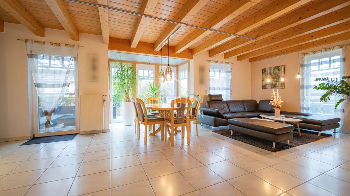 Immobilie in Stimpfach - Familienfreundliches Einfamilienhaus  mit Garten, Terrasse und Doppelgarage - Bild 9