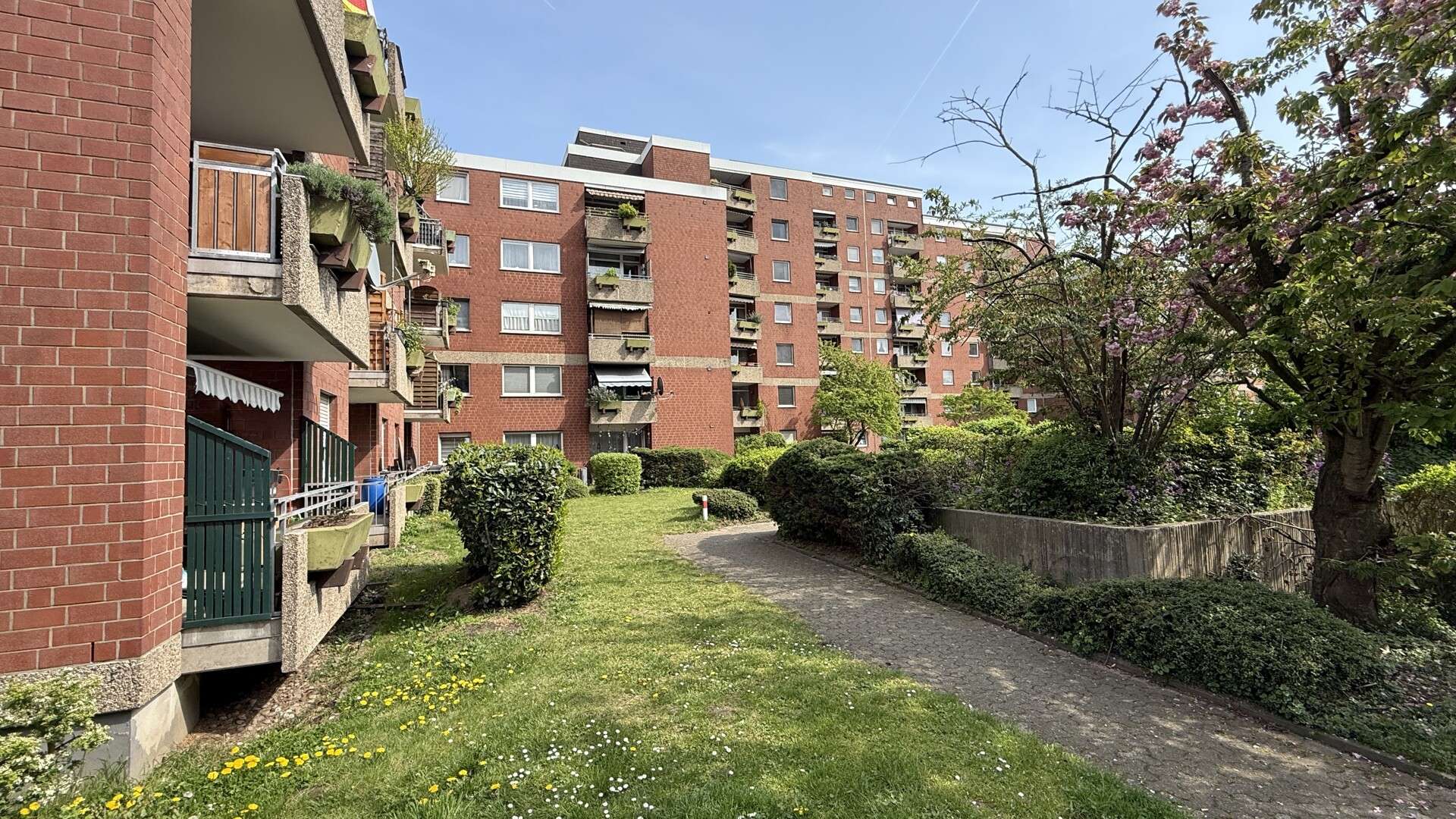 Kapitalanlage mit Potenzial: Vermietete 2-Zimmer-Wohnung mit TG-Stellplatz in Duisburg-Mündelheim, Duisburg – Bild 1