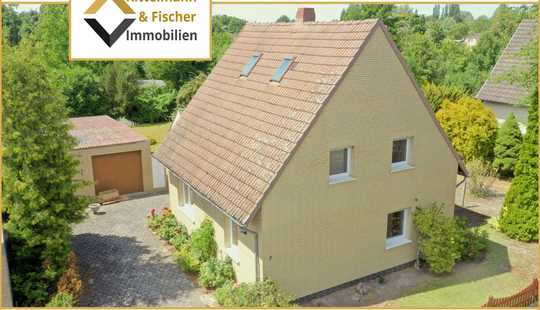 Bild von Einfamilienhaus mit Doppelgarage und großem Grundstück – ruhige Lage direkt am Mittellandkanal