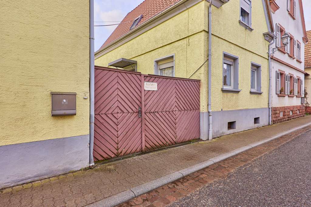 Immobilie in Heuchelheim-Klingen - ++ Großzügiges Anwesen mit 2 Wohnhäusern, Halle, Hof und großem Gartengrundstück ! ++ - Bild 2