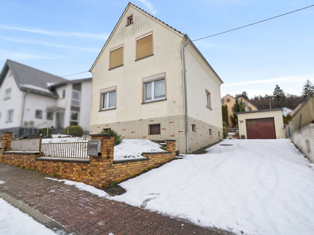 Immobilie in Niedernhausen - Charmantes Einfamilienhaus in ruhiger Lage von Niedernhausen-Königshofen mit Garten - Bild 0