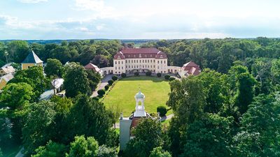Rokokoschloss mit Park, ca. 12 ha